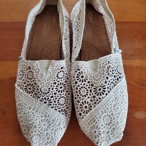 TOMS lace slip ons